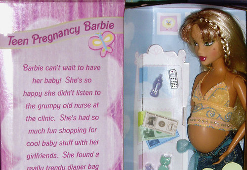miinee:  Pregnant Barbie?! never knew that. woah =]