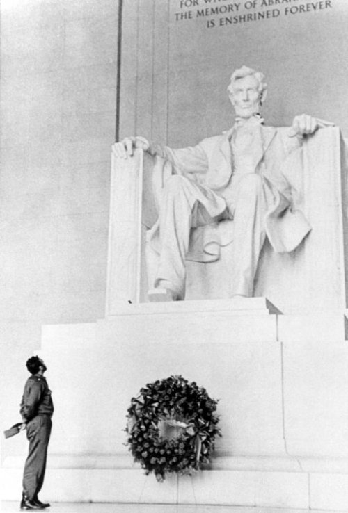 Foto de Fidel Castro en el Lincoln Memorial